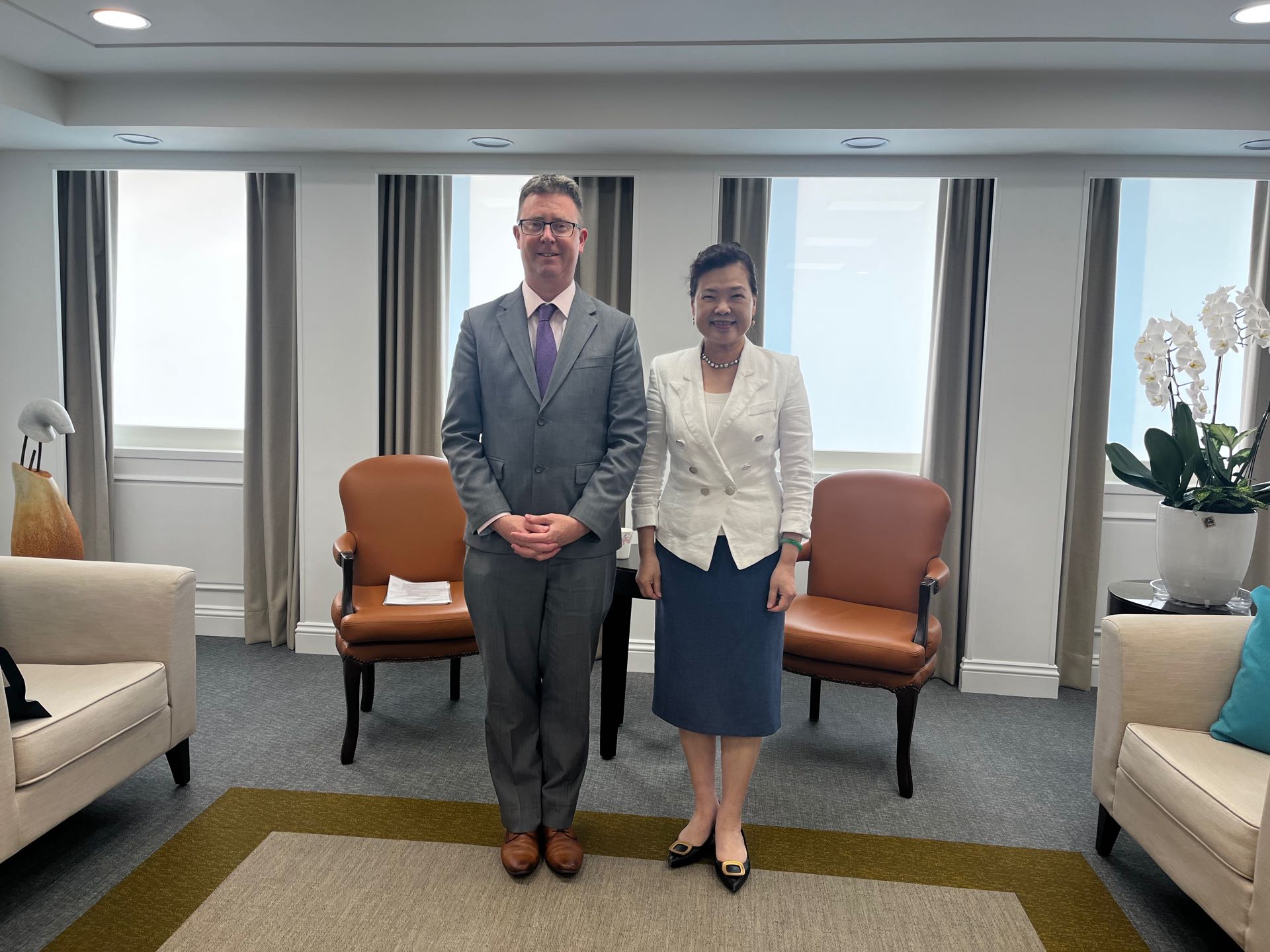 Minister Wang meets with Acting Representative of the Australia Office