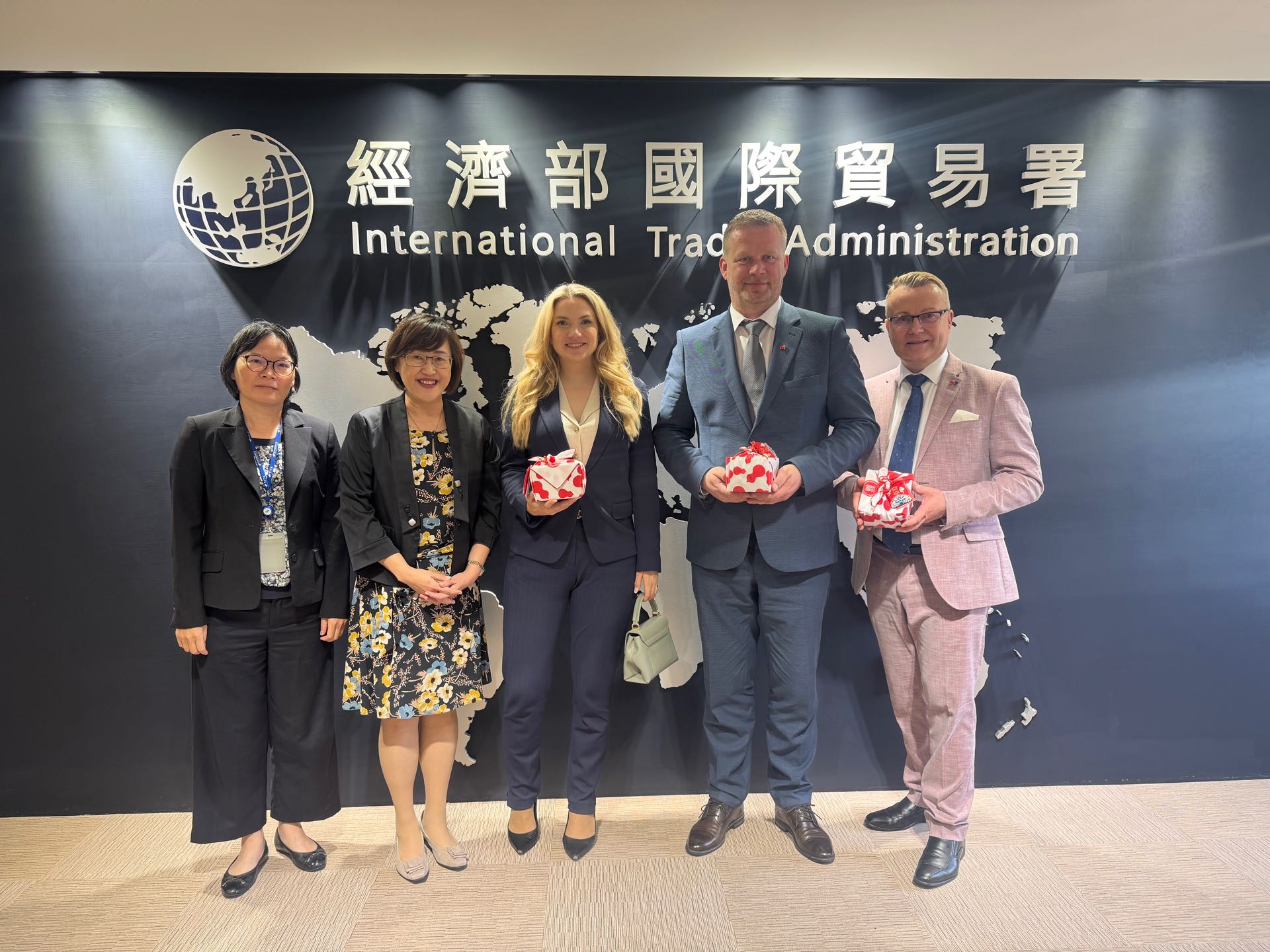 TITA Deputy Director General Receives EU Delegation of MEPs