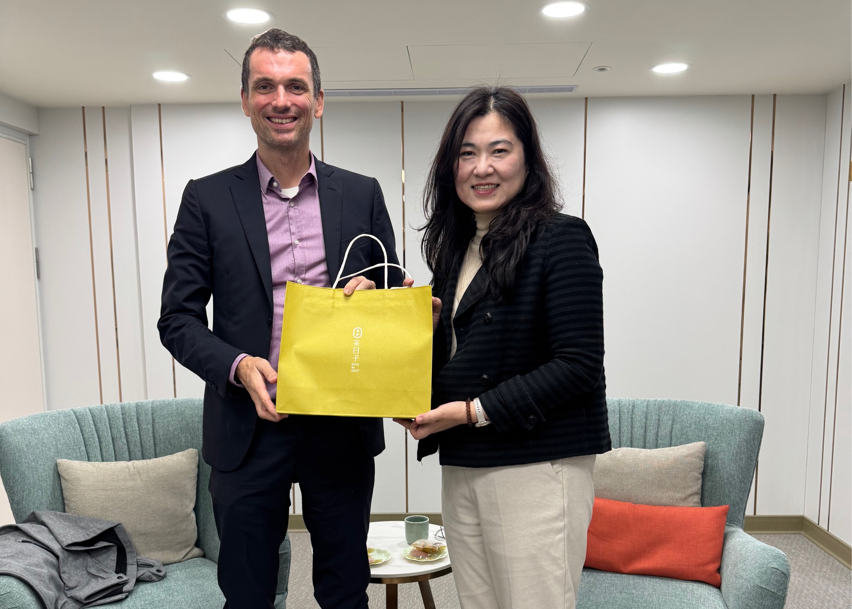 陳副署長接見歐洲經貿辦事處(EETO)經貿組組長