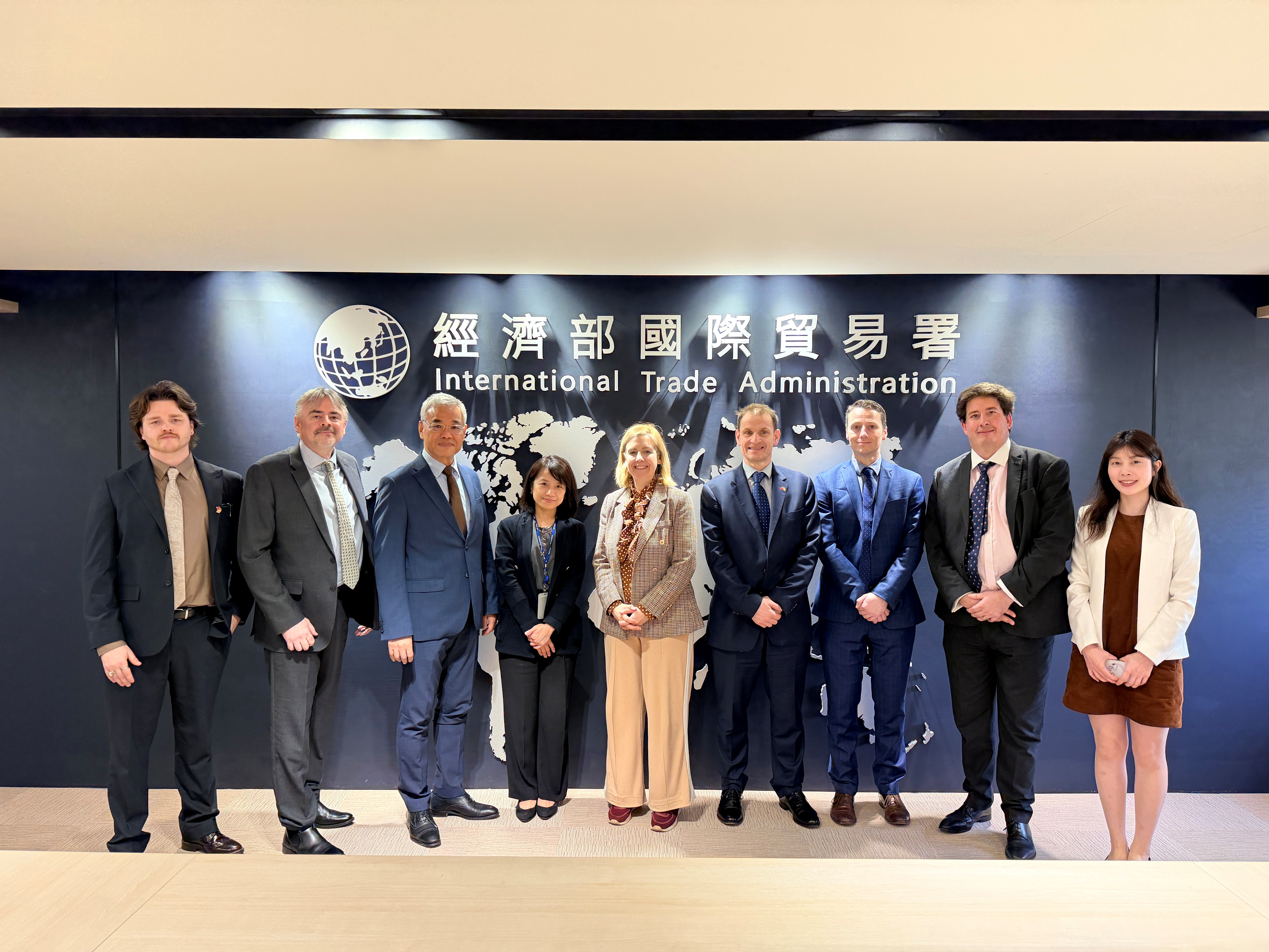 國際貿易署黃經濟參事青雲接見英國大林肯郡市長Andrea Jenkyns訪團