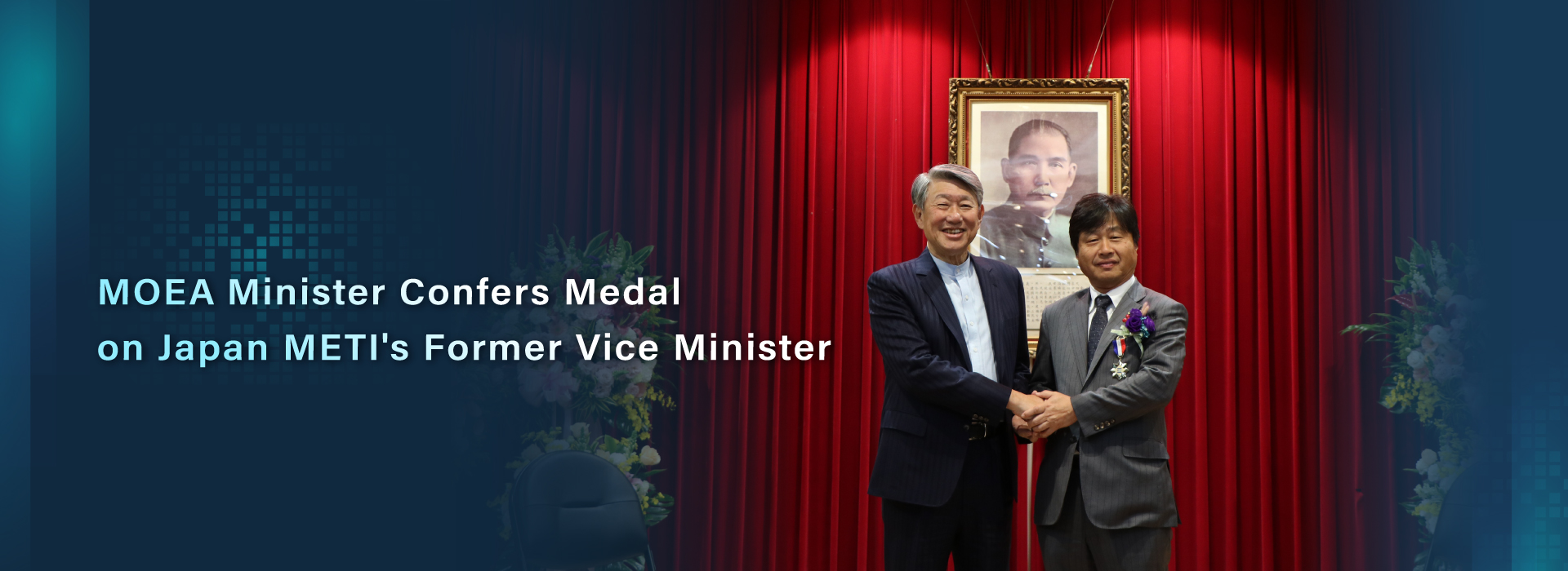 MOEA Minister Confers Medal 